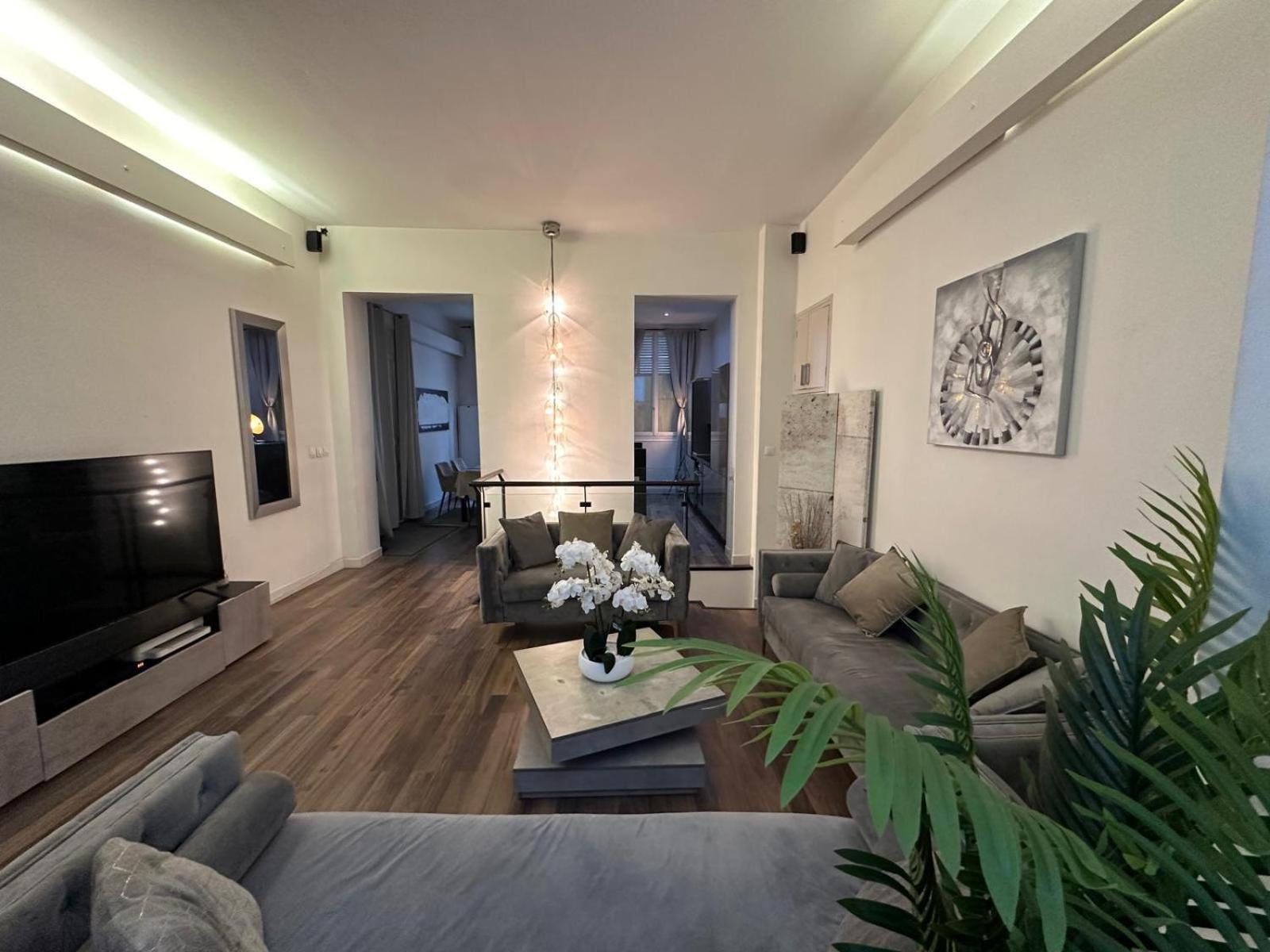 Les Champs Elysees-125M2 Modern And Spacious Paris Ngoại thất bức ảnh