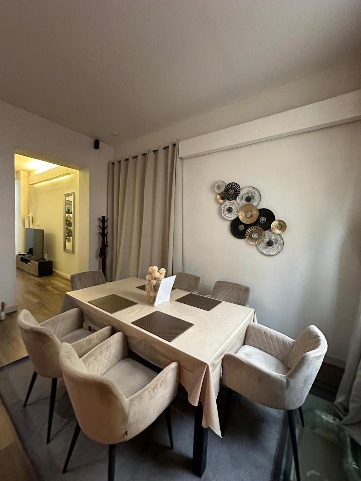 Les Champs Elysees-125M2 Modern And Spacious Paris Ngoại thất bức ảnh
