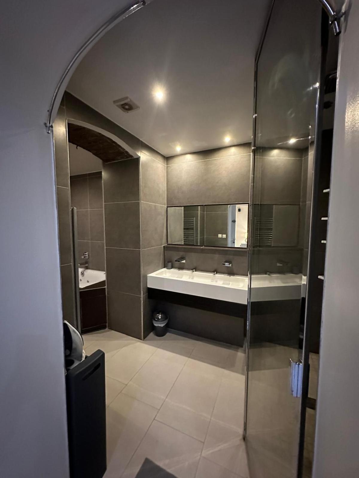 Les Champs Elysees-125M2 Modern And Spacious Paris Ngoại thất bức ảnh